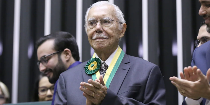 José Sarney apresenta quadro de saúde estável após cirurgia abdominal em São Luís